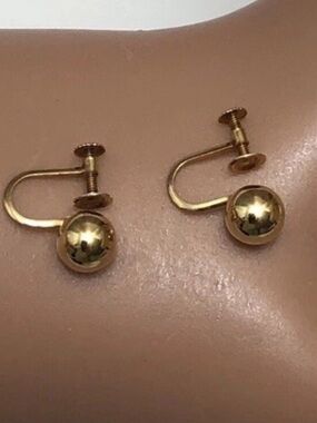 18k Gold Yellow / Ball Clips  Earrings, 1.32g tested with acid